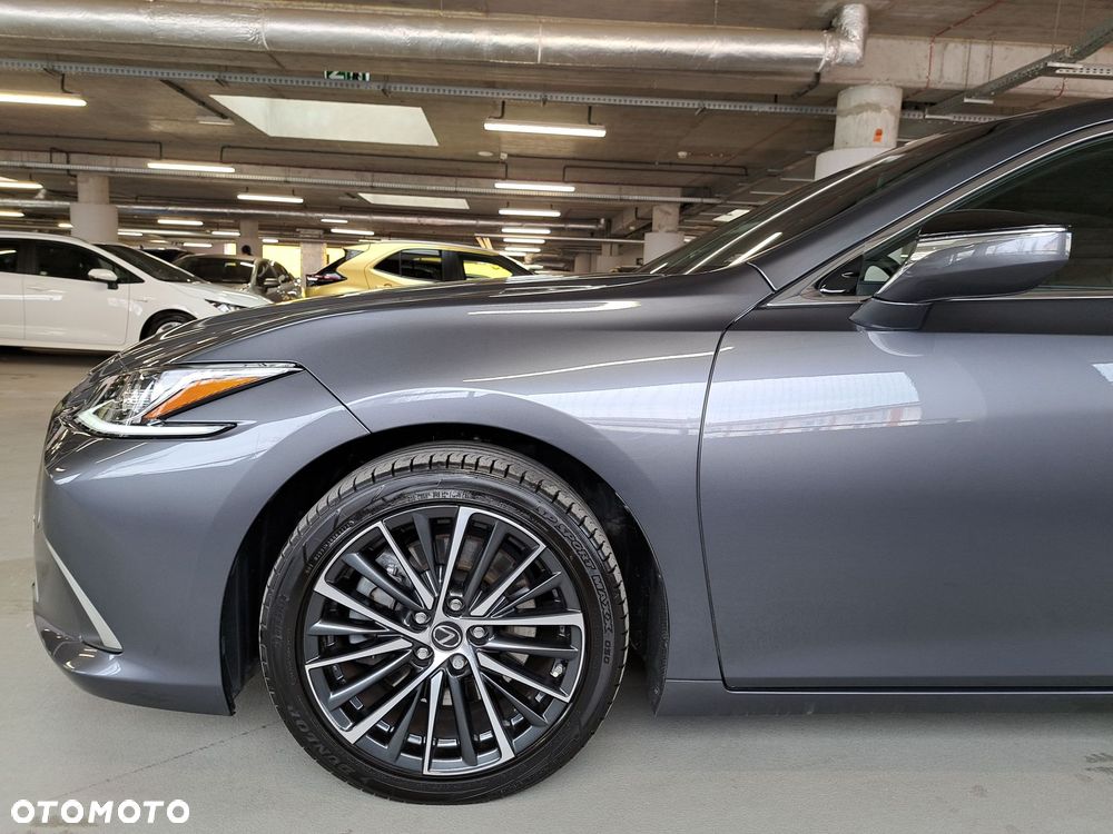 Lexus ES 300h Business Edition - 38
