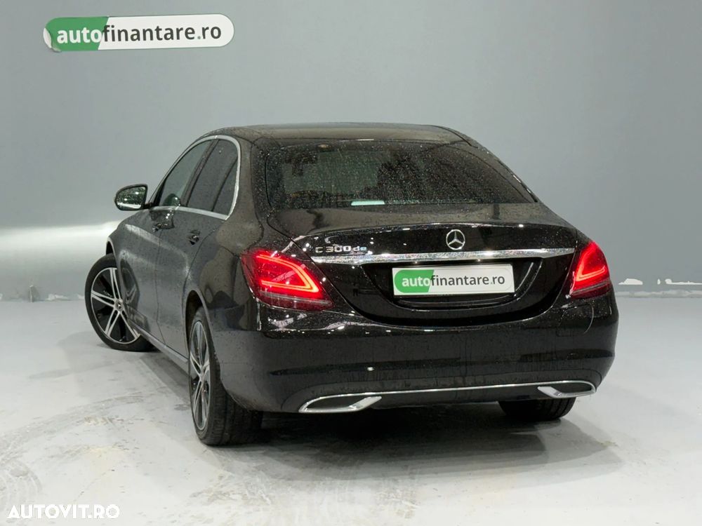 Mercedes-Benz C - 12