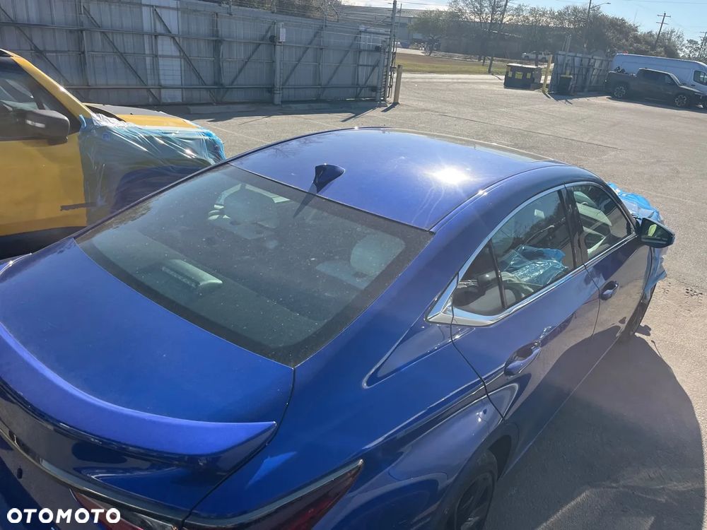 Lexus ES 300h F Sport - 3