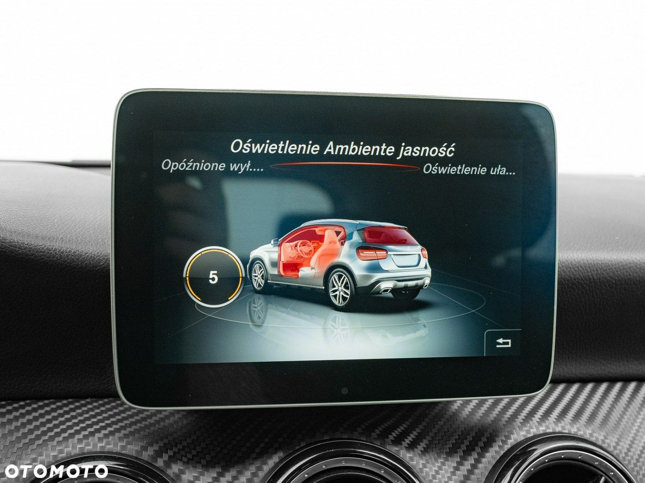 Mercedes-Benz GLA 200 7G-DCT - 25
