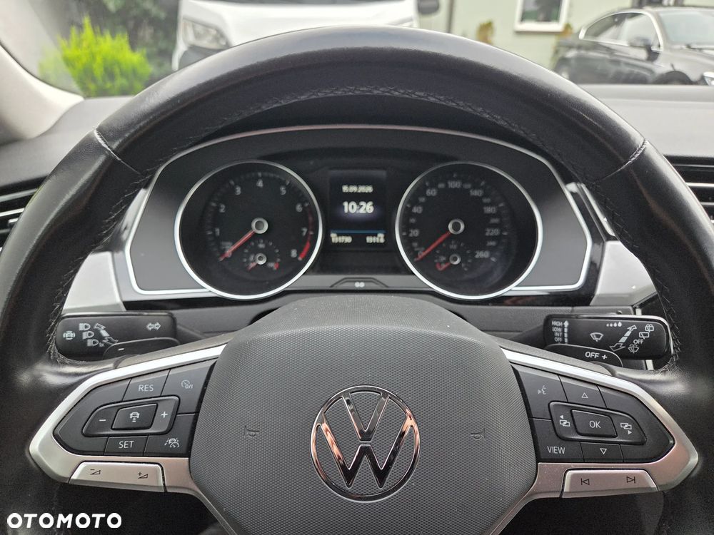 Volkswagen Passat - 19
