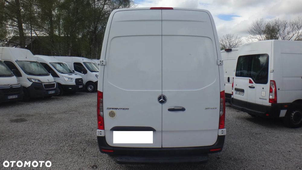 Mercedes-Benz Sprinter - 5
