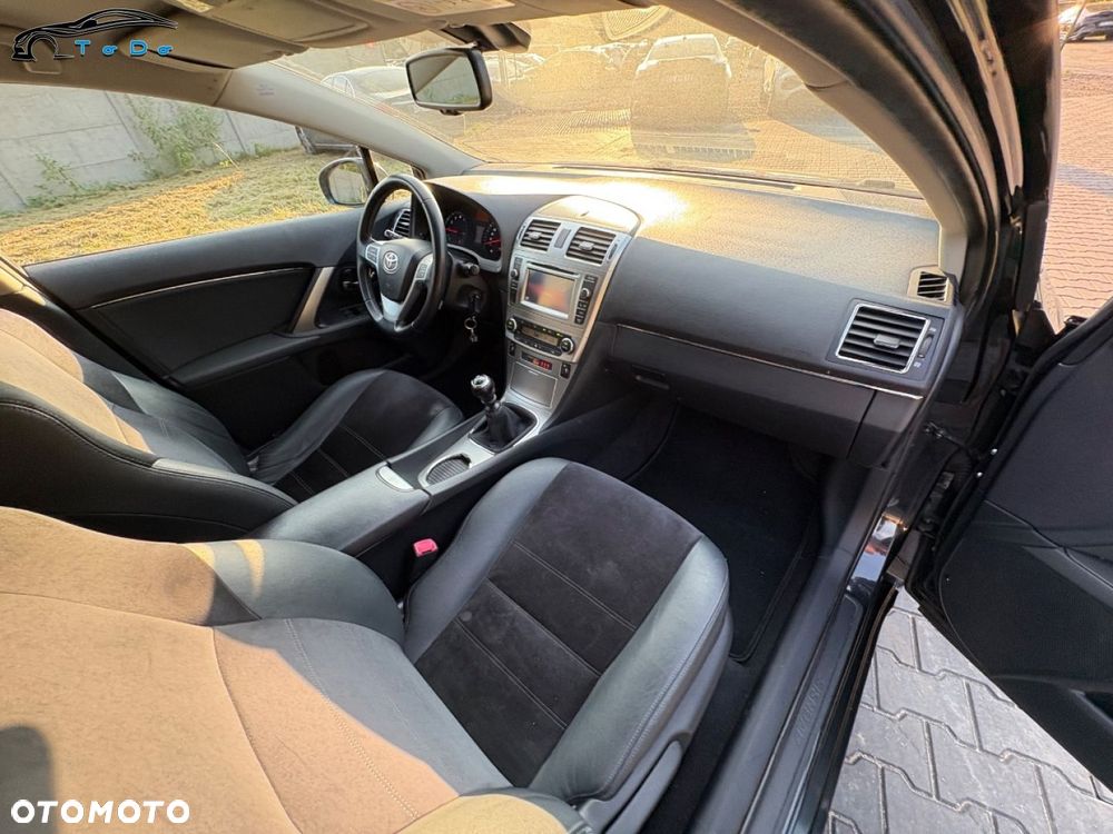 Toyota Avensis Touring Sports 1.8 Executive - 26