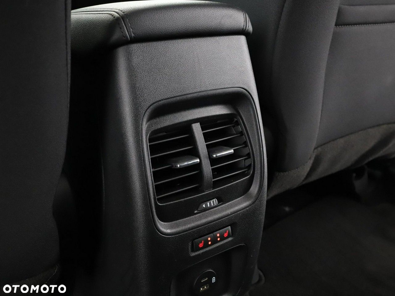 Ford Kuga 2.5 Duratec FHEV TITANIUM - 39