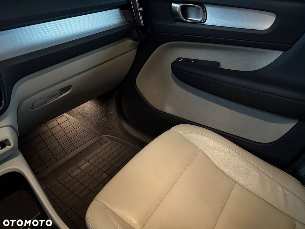 Volvo XC 40 T3 Momentum Pro - 19