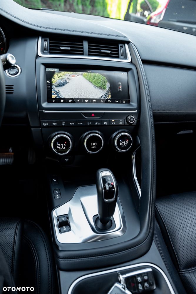 Jaguar E-Pace P250 AWD R-Dynamic - 40