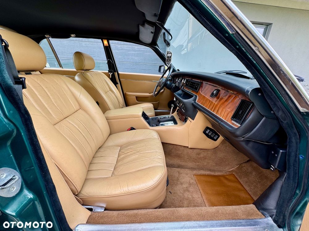 Jaguar XJ - 24