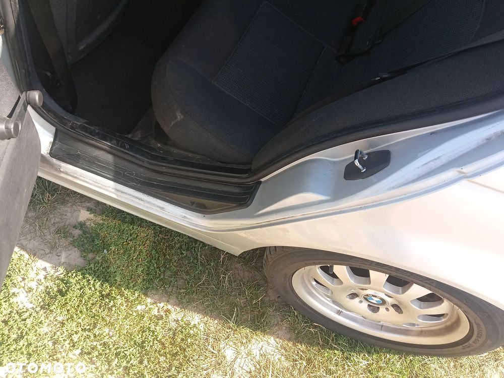 BMW Seria 3 318i - 14