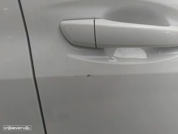 Peugeot e-208 Allure - 27