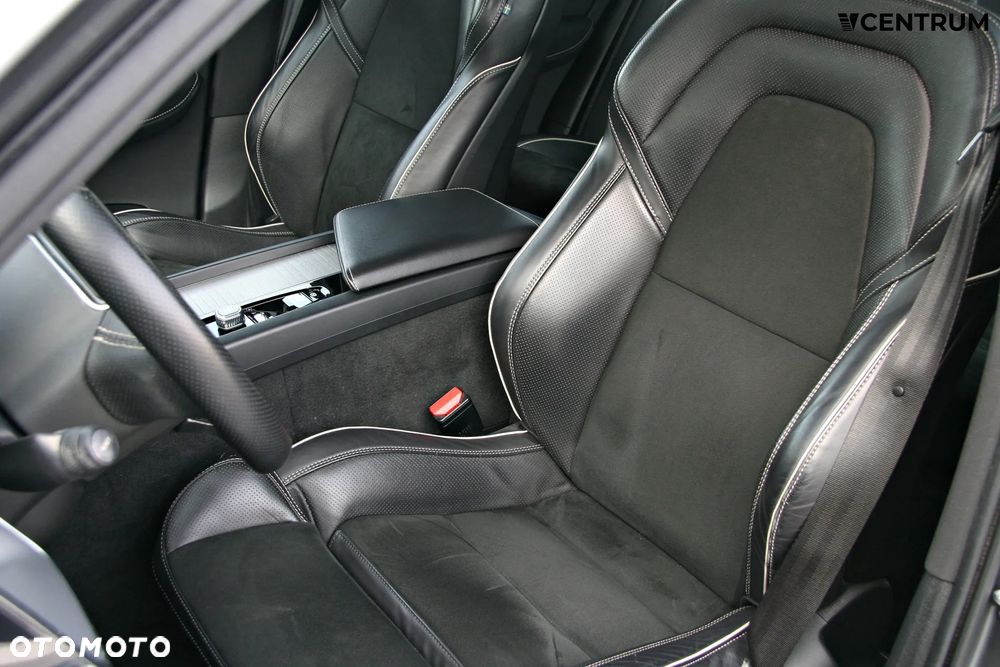 Volvo XC 60 T5 AWD R-Design - 11