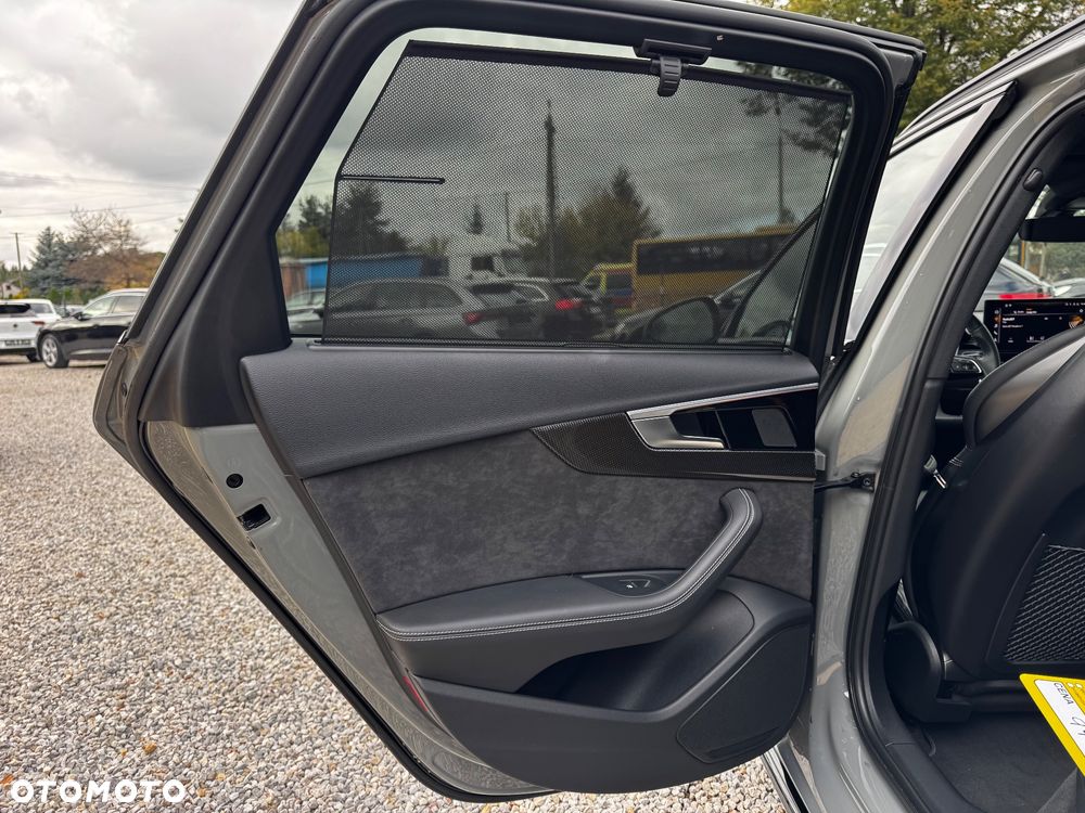 Audi A4 Avant 45 TDI quattro tiptronic S line - 28
