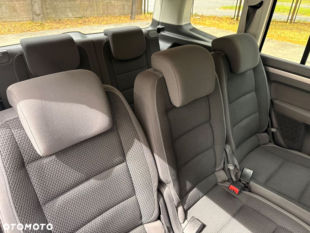 Volkswagen Touran - 25