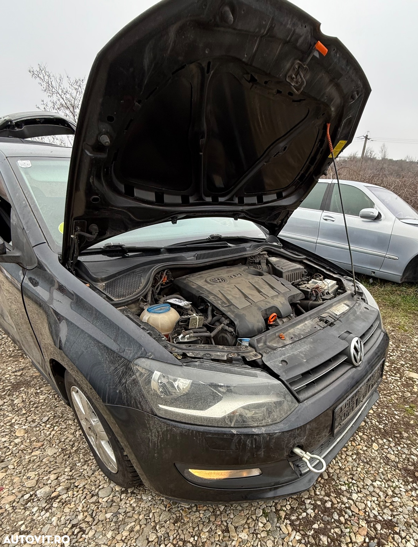 Dezmembrări VW polo 6R 2011 16TDI CAYC cutie KFK 5 trepte volan pe stanga 220 mi km piese accesorii avariată spate , dezmembrez culoare negru - 5