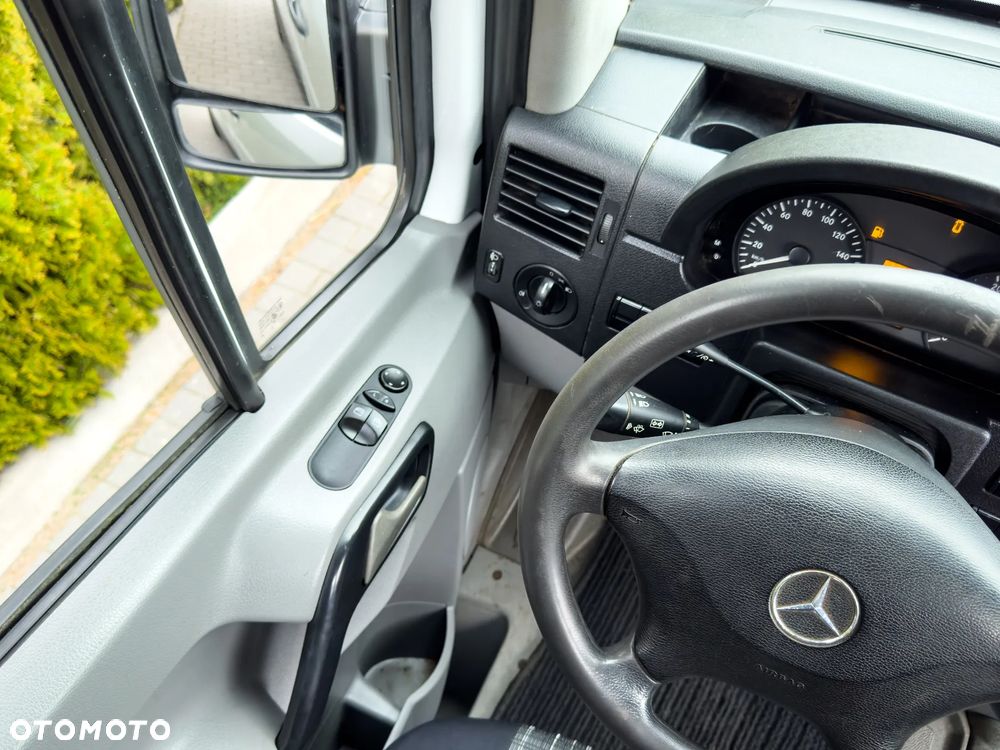Mercedes-Benz SPRINTER - 16