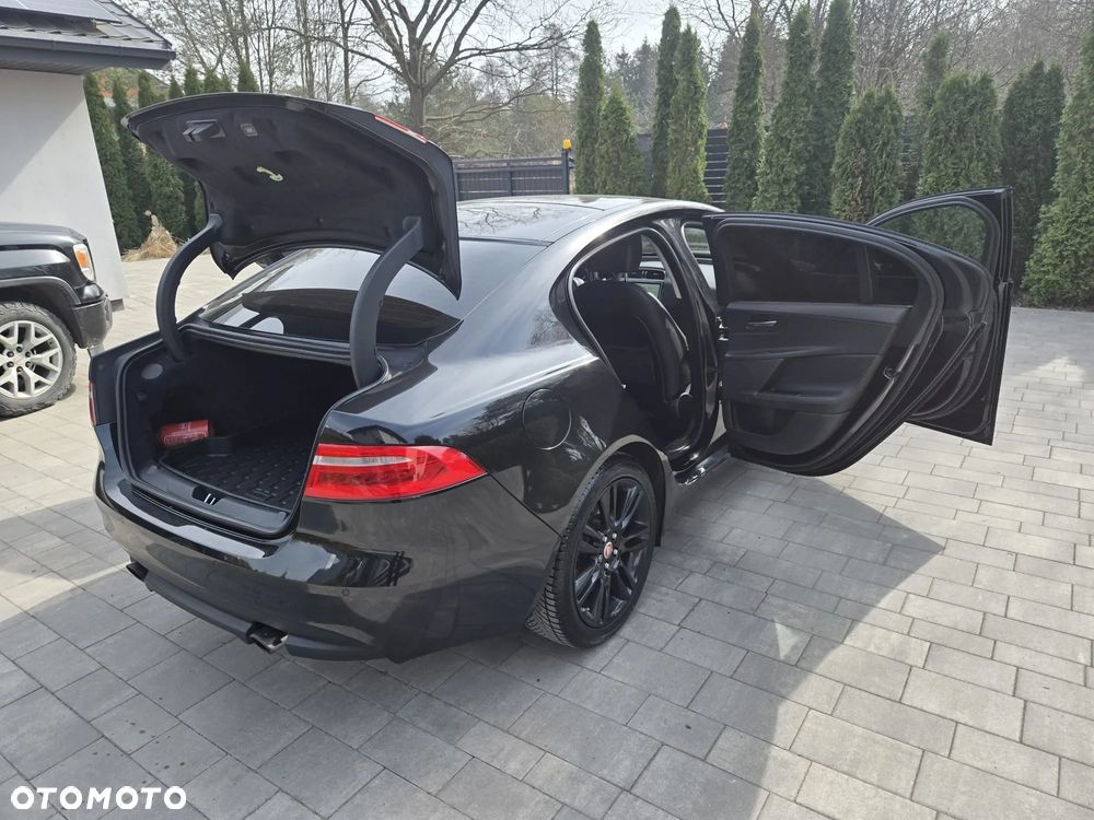 Jaguar XE P250 R-Dynamic Black - 7