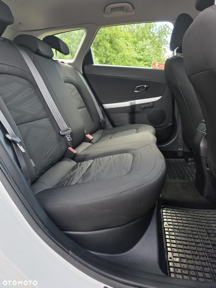 Kia Ceed 1.4 L - 10