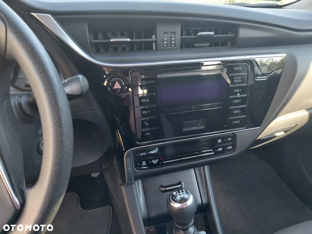 Toyota Auris - 1