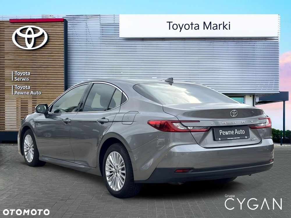 Toyota Camry - 3