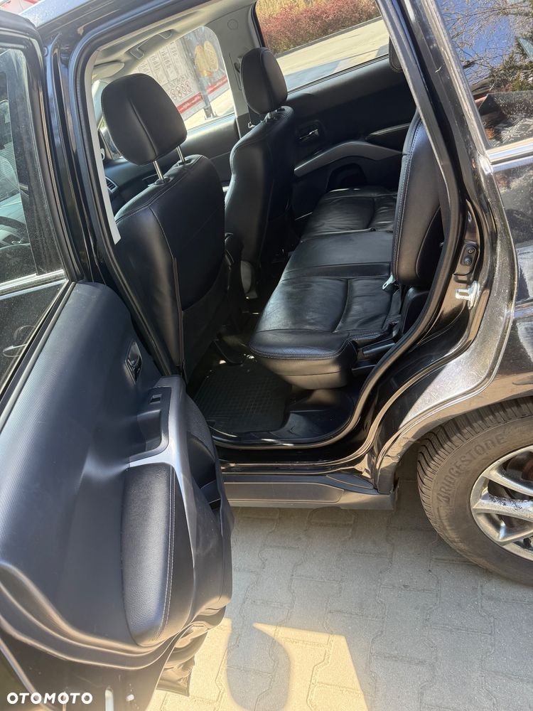 Mitsubishi Outlander 2.4 Instyle NAVI CVT - 8