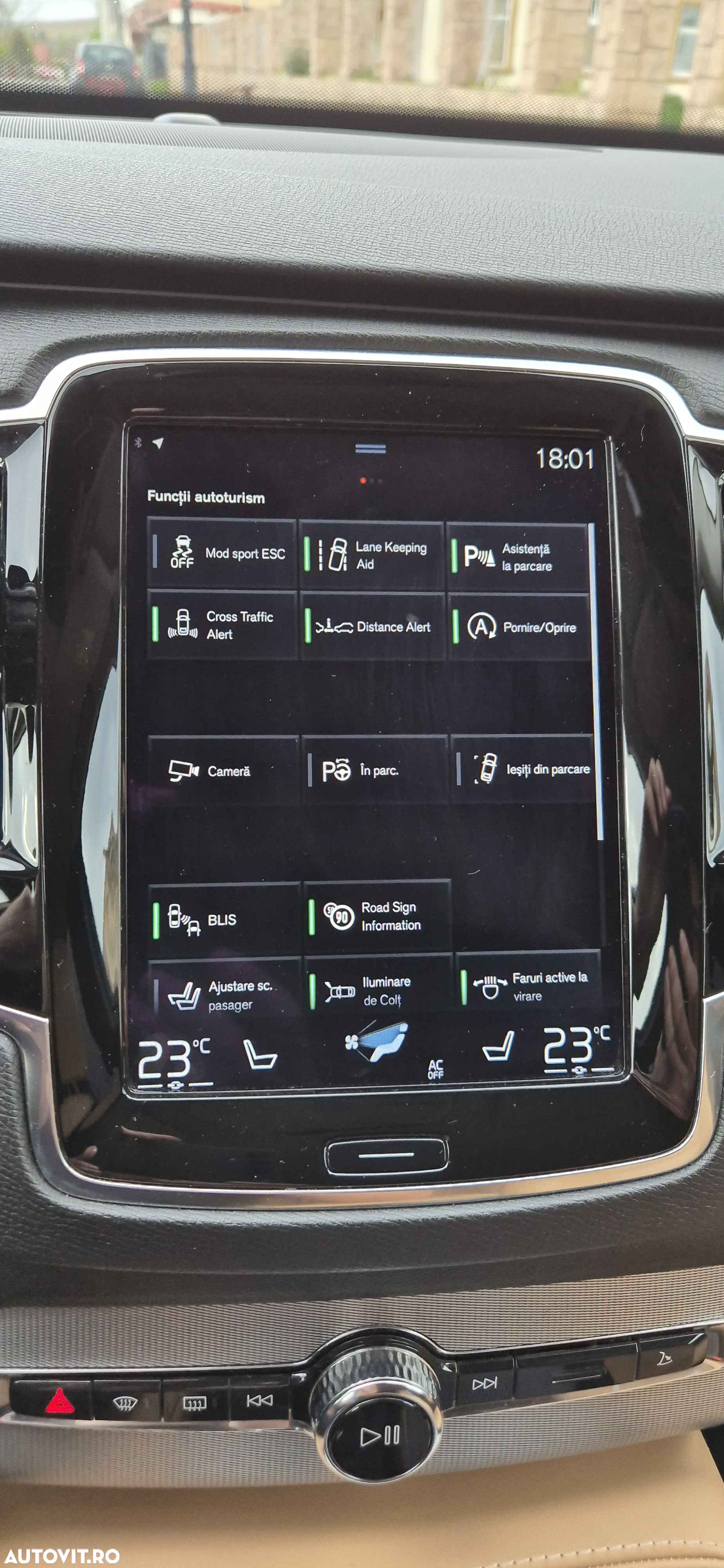 Volvo XC 90 - 25
