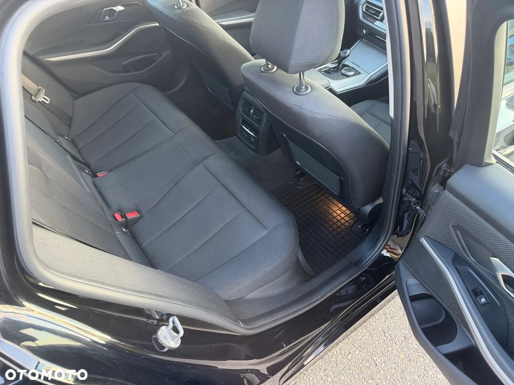 BMW Seria 3 320d xDrive Advantage - 10