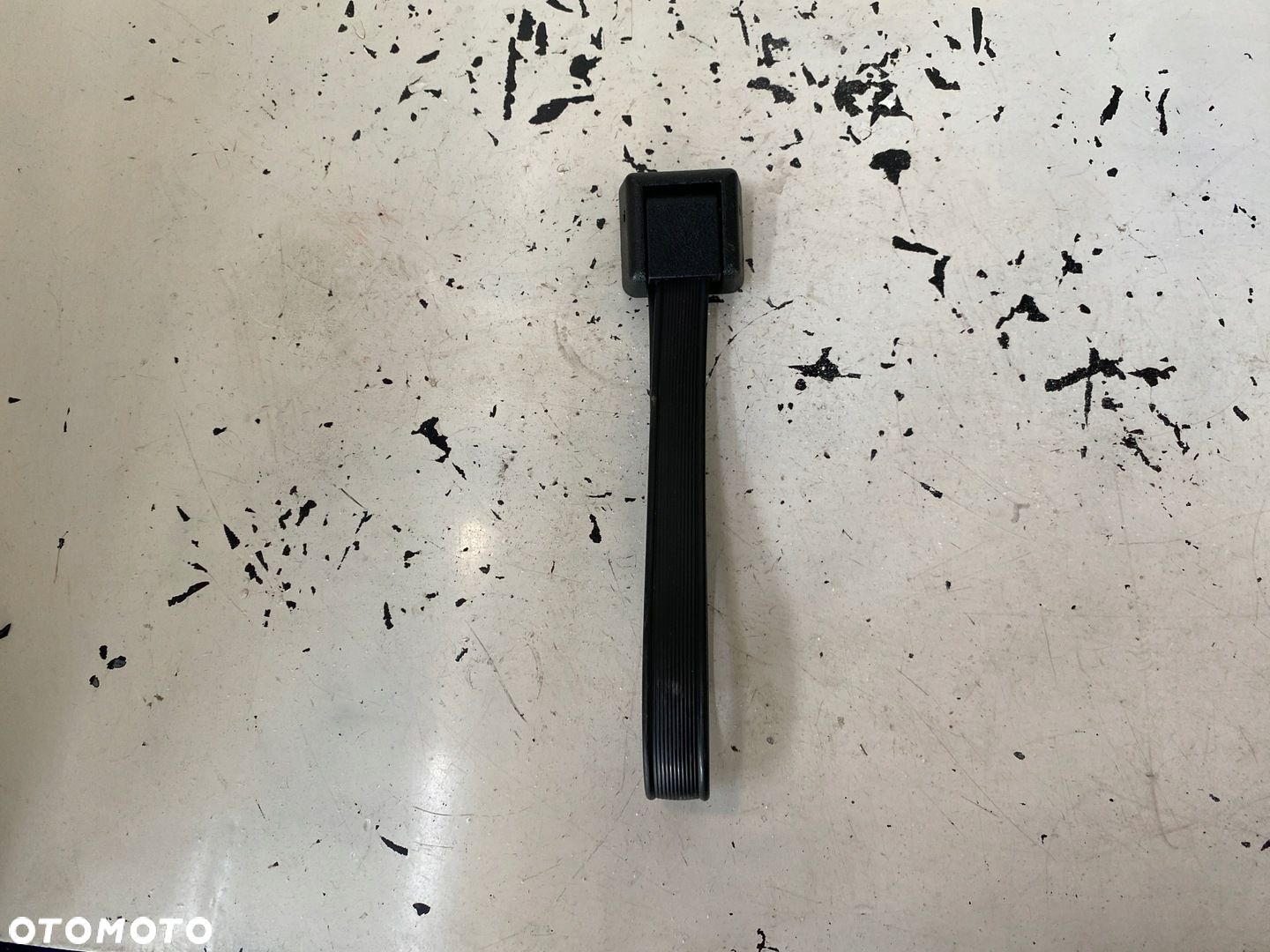VW T5 UCHWYT RĄCZKA KLAPY TYŁ 7H0829621 - 1