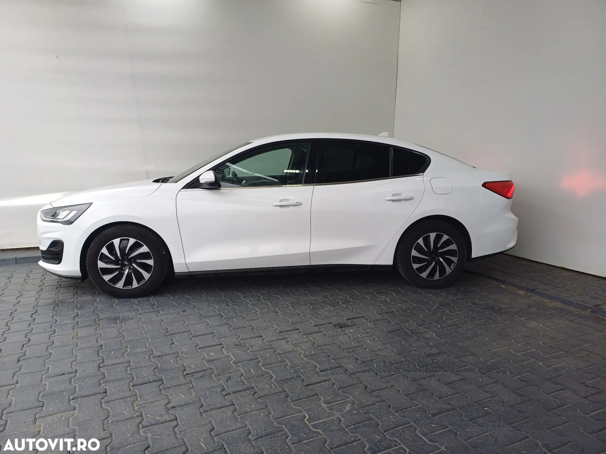 Ford Focus 1.0 EcoBoost Connected - 37