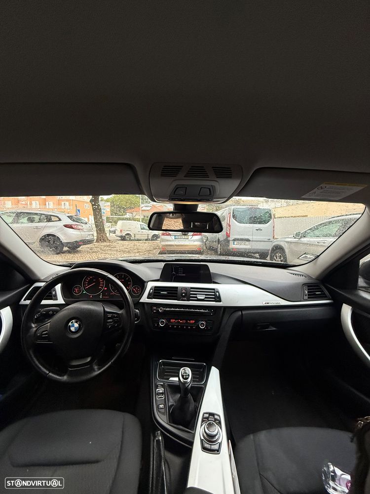 BMW 318 d - 15