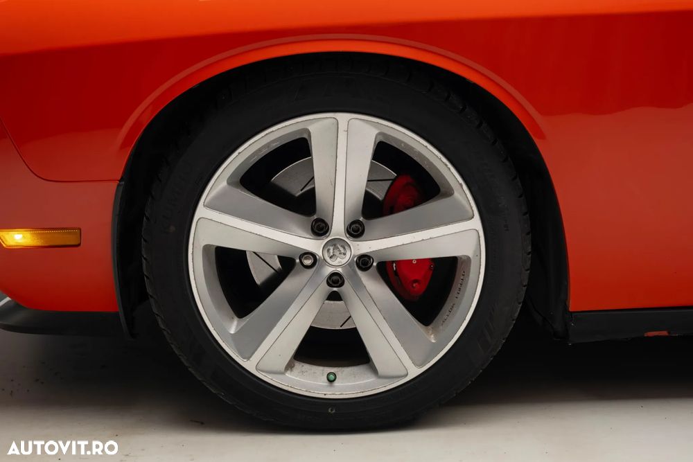 Dodge Challenger - 9