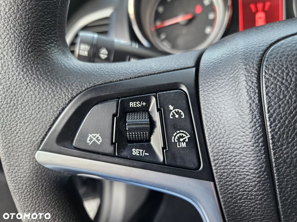 Opel Astra 1.4 Turbo Edition - 25