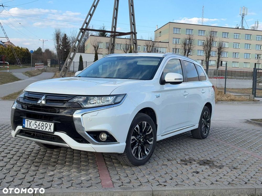 Mitsubishi Outlander - 2