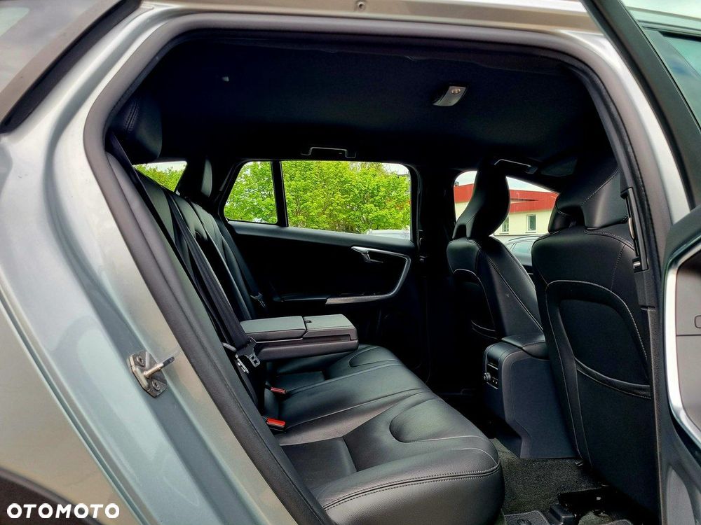Volvo V60 Cross Country D3 Geartronic Summum - 12