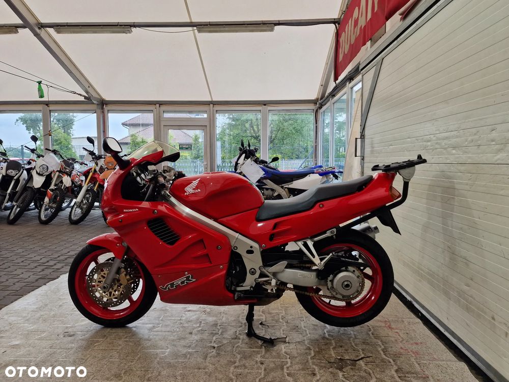 Honda VFR - 19