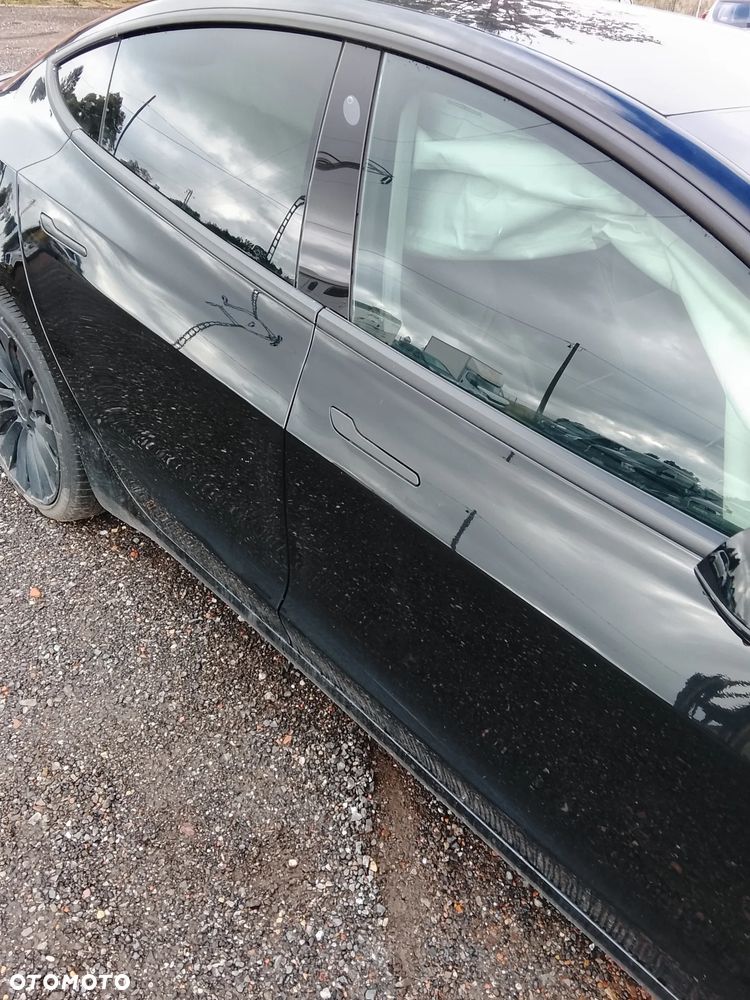 Tesla Model 3 - 24
