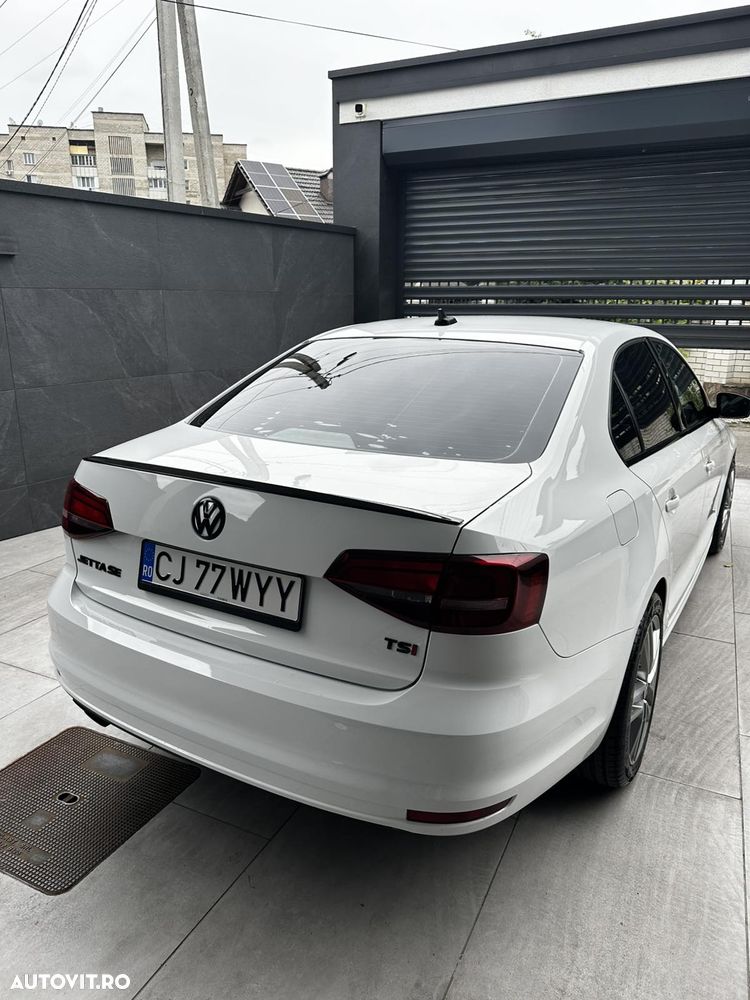 Volkswagen Jetta - 2