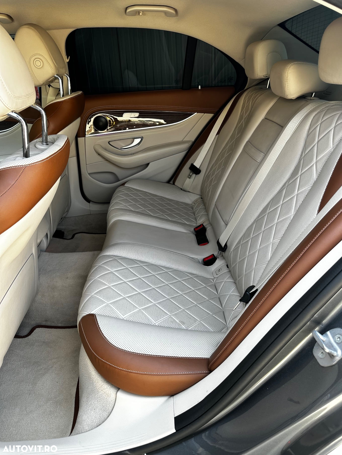 Mercedes-Benz E 220 d 4Matic T 9G-TRONIC AMG Line - 5