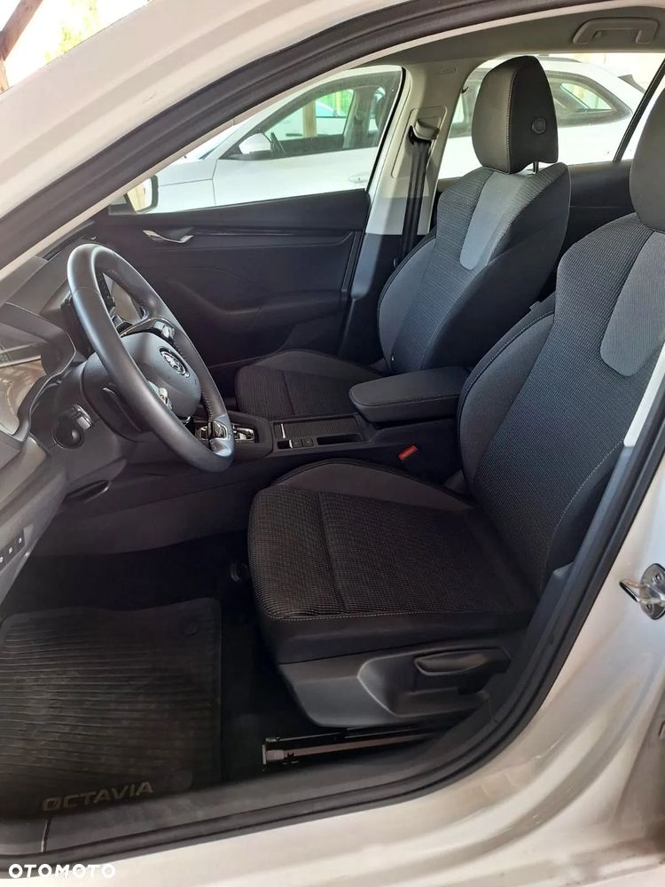 Skoda Octavia 2.0 TDI Ambition DSG - 8