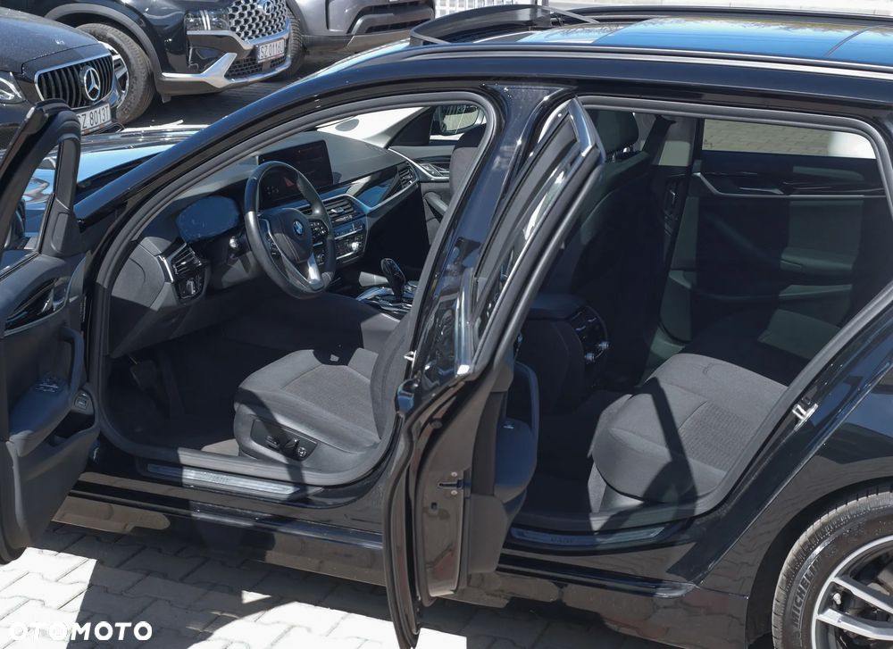 BMW Seria 5 530e sport - 12