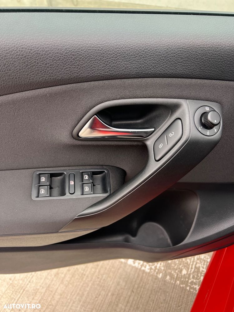 Volkswagen Polo 1.6 TDI Blue Motion Technology Trendline - 12