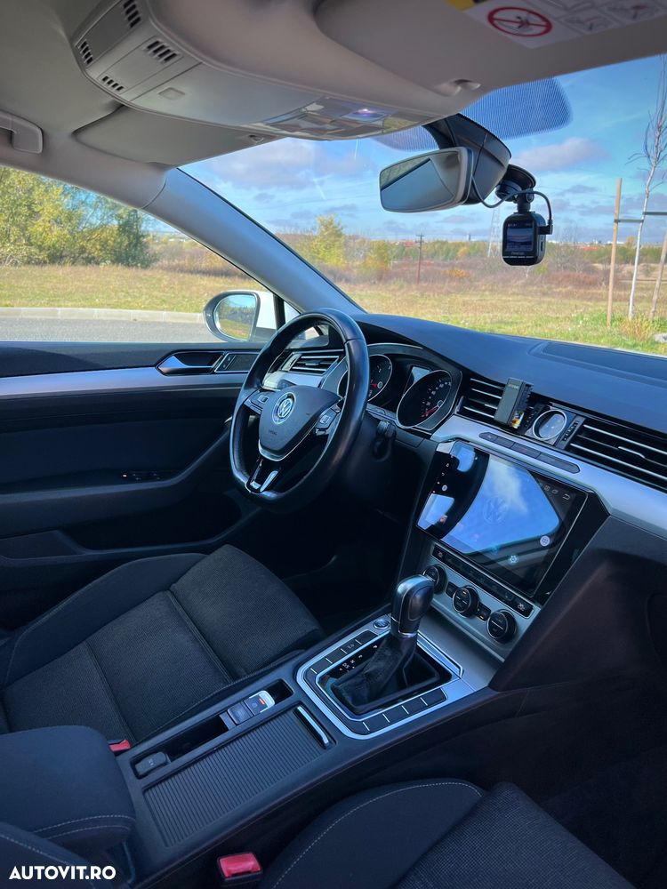 Volkswagen Passat - 12