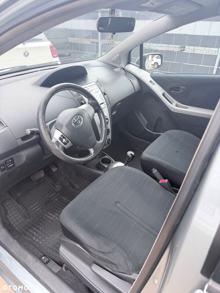 Toyota Yaris 1.3 Sol MM - 3