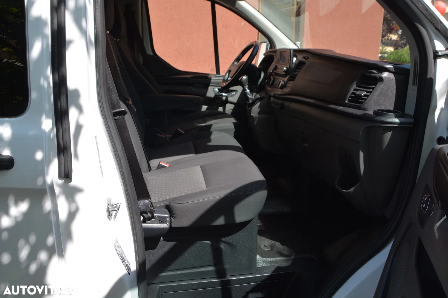 Ford Transit Custom Kombi 320 2.0 EcoBlue 130 CP L2H1 Trend - 16