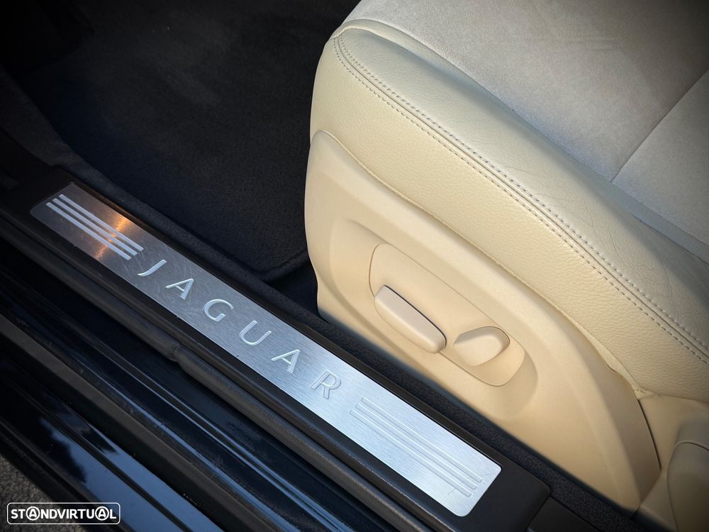 Jaguar XF 2.2 D Premium Luxury - 25
