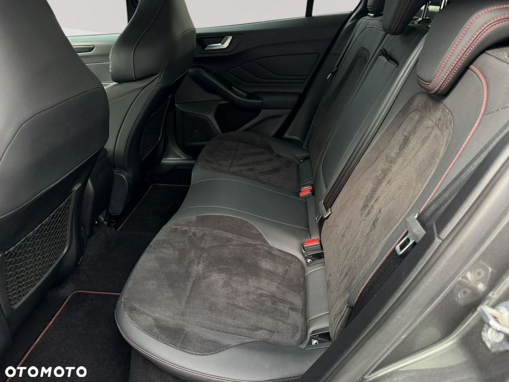 Ford Focus 2.3 EcoBoost ST X - 26
