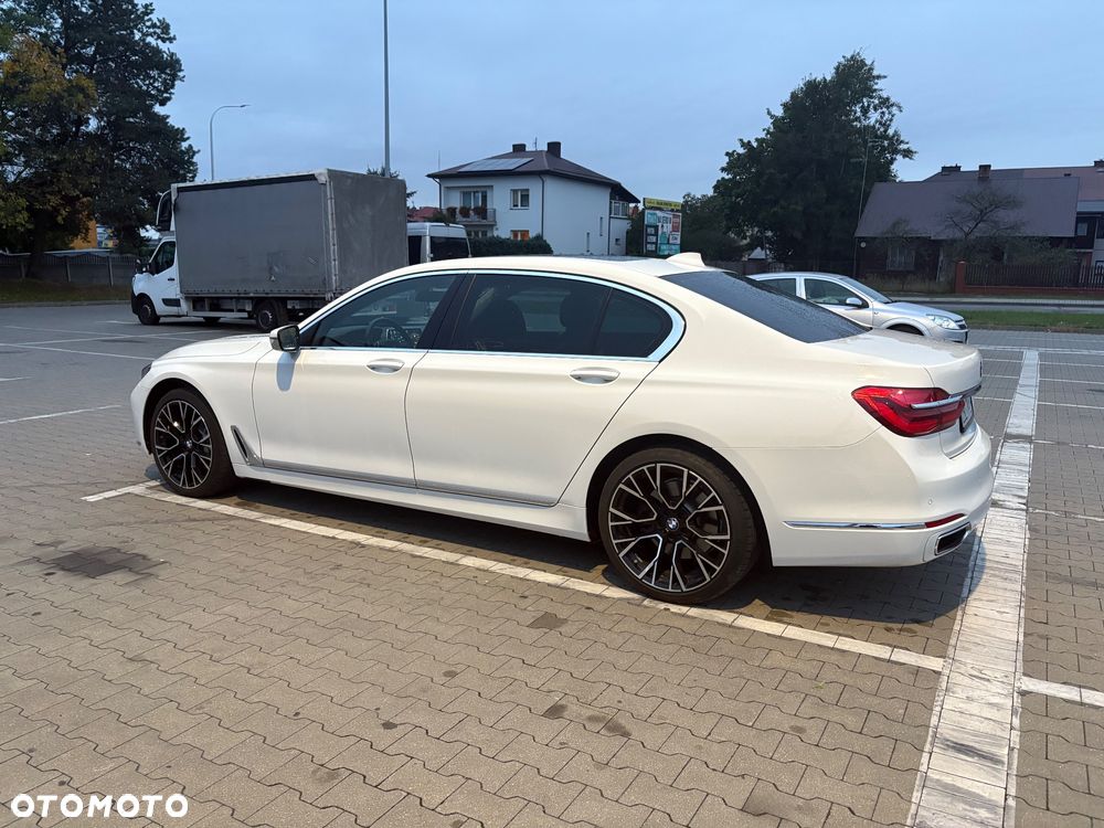 BMW Seria 7 740i - 4