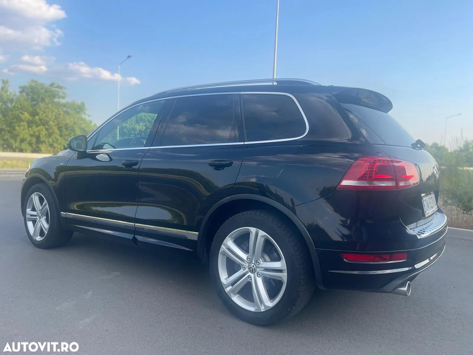 Volkswagen Touareg - 1