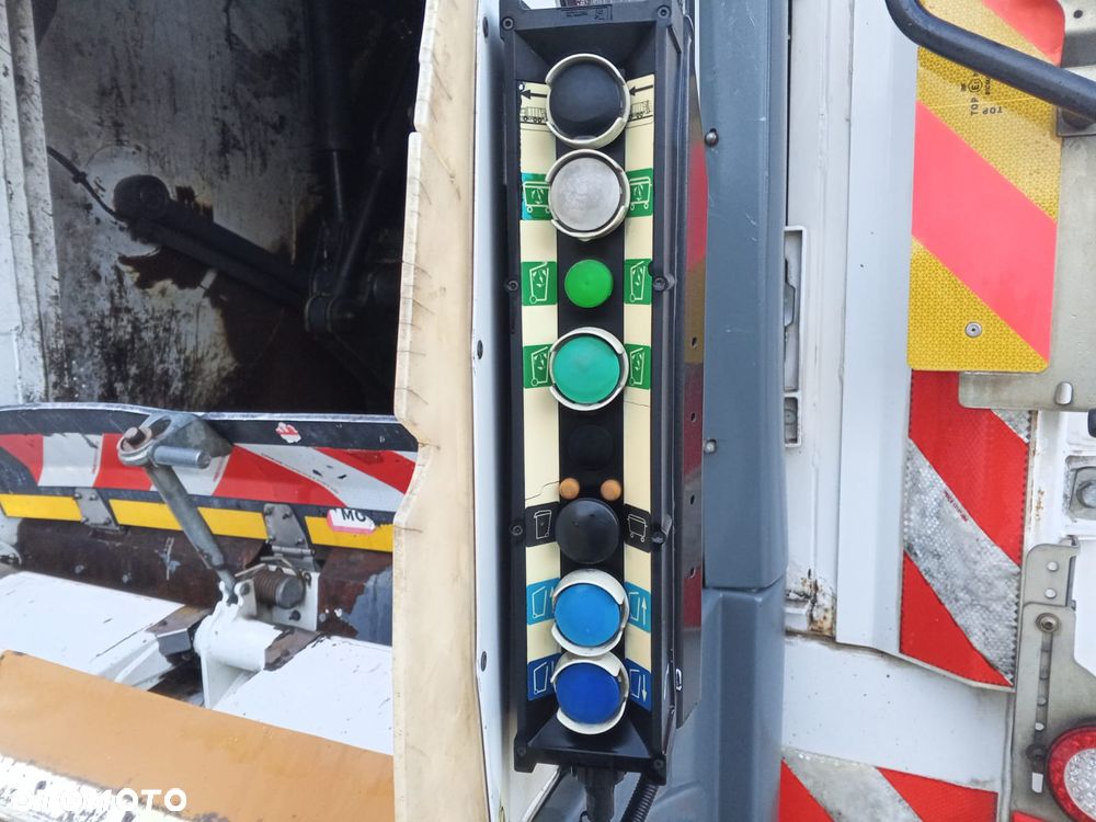 Renault Śmieciarka Renault D19/ Mały przebieg i udokumentowany - 15