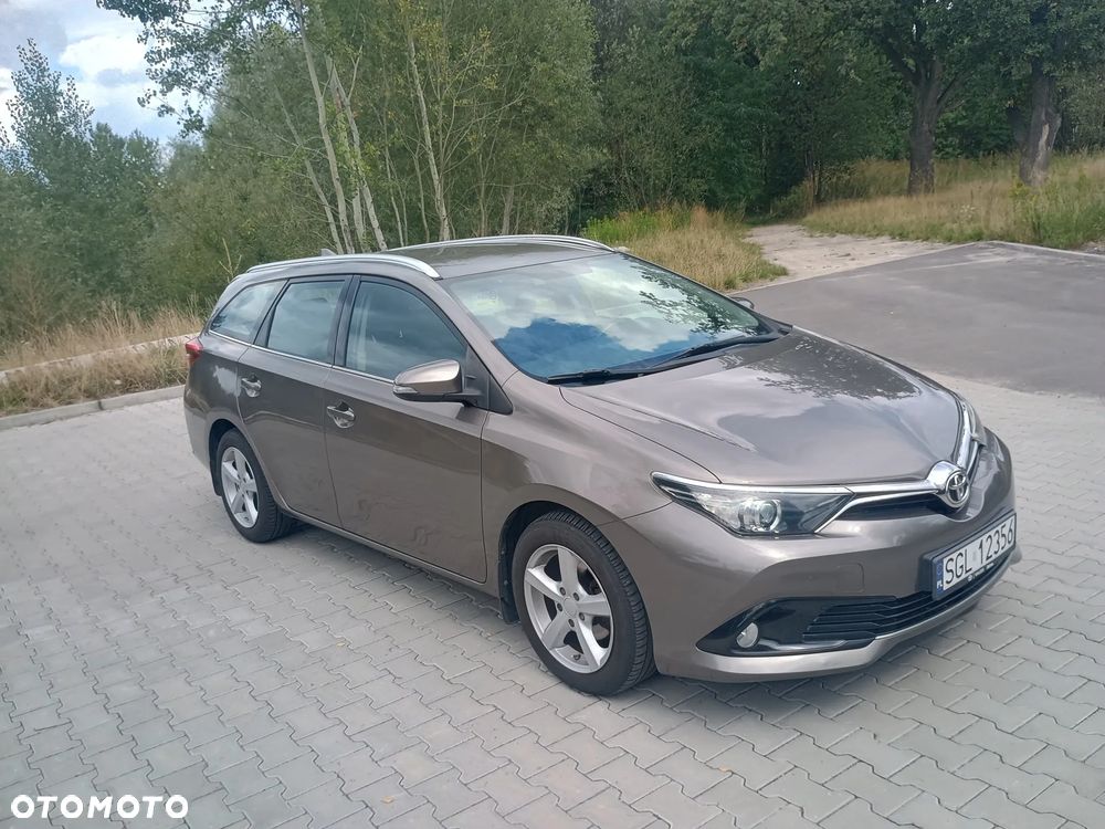 Toyota Auris 1.6 Premium - 5