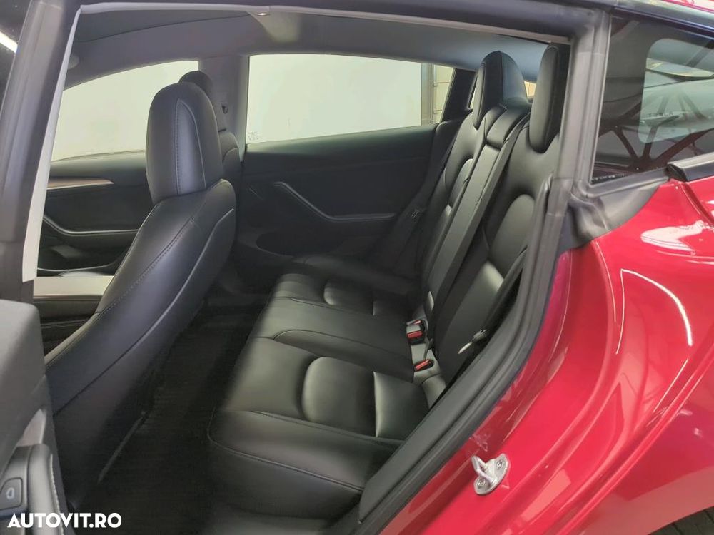 Tesla Model 3 - 5
