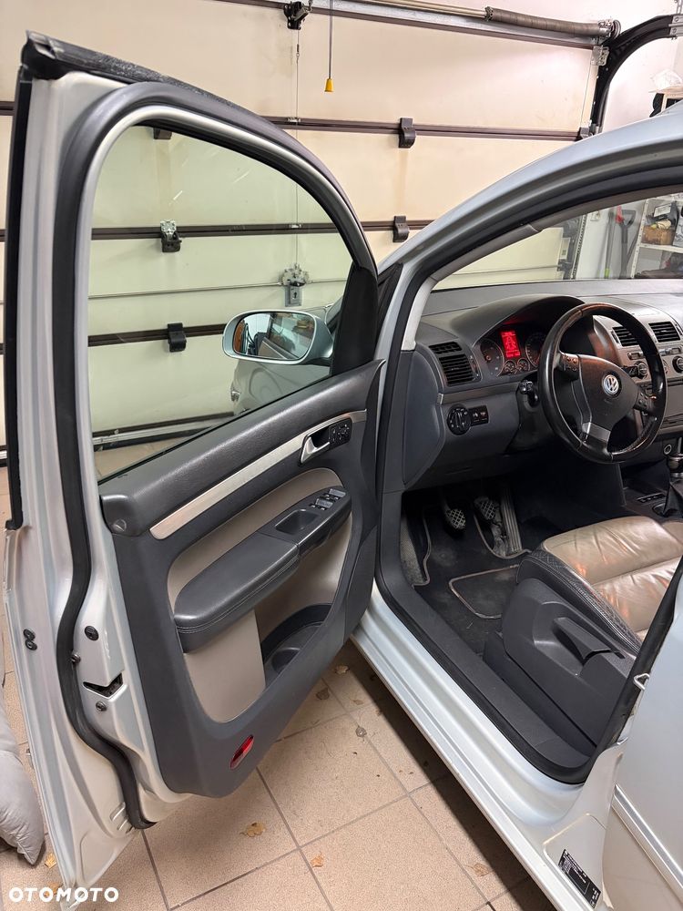 Volkswagen Touran 2.0 TDI DPF Highline - 19